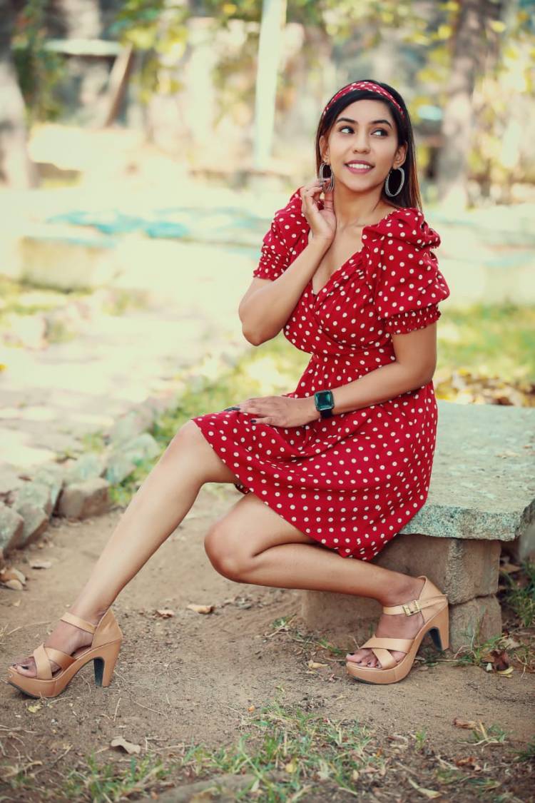 . @urs_dolly , The Charming new girl In town bashing in retro outfit. Debuting  in Kollywood Soon