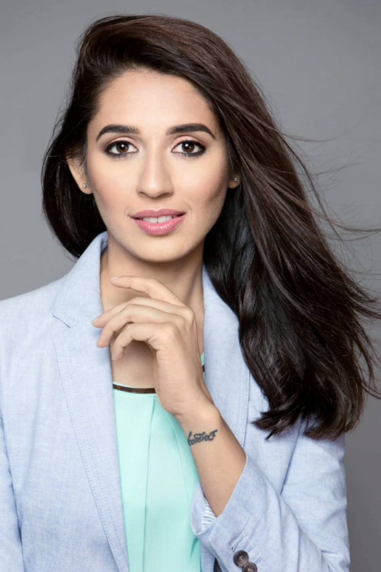 Model #Sonam is all set to mark her debut in Kollywood shortly.