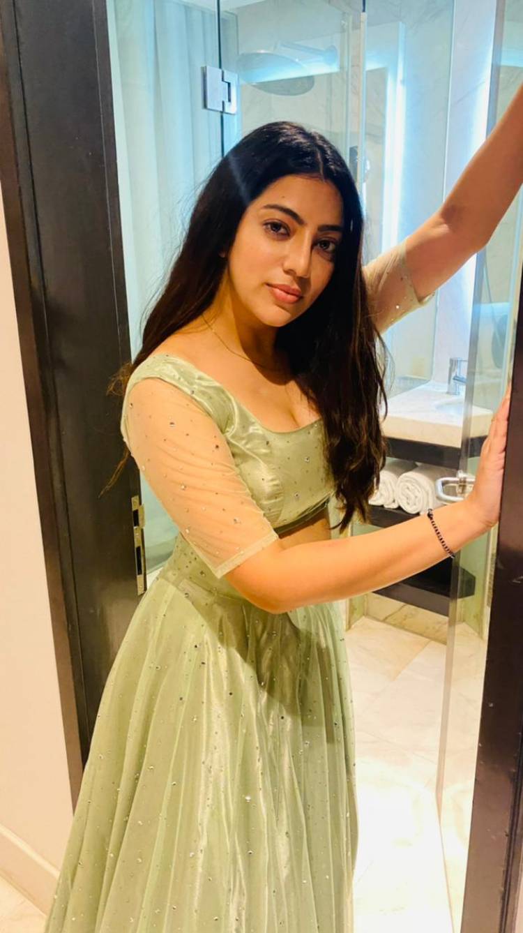 Here are some new clicks of the ravishing @Saipriyaa_ ! 