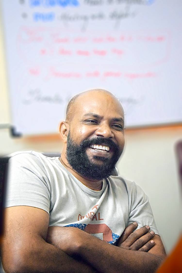 சின்னசாமி சினி கிரியேஷன்ஸ் தயாரிக்கும் “மஞ்ச சட்ட பச்ச சட்ட” 