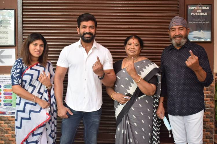 Actor Arunvijay and his Family members cast their votes