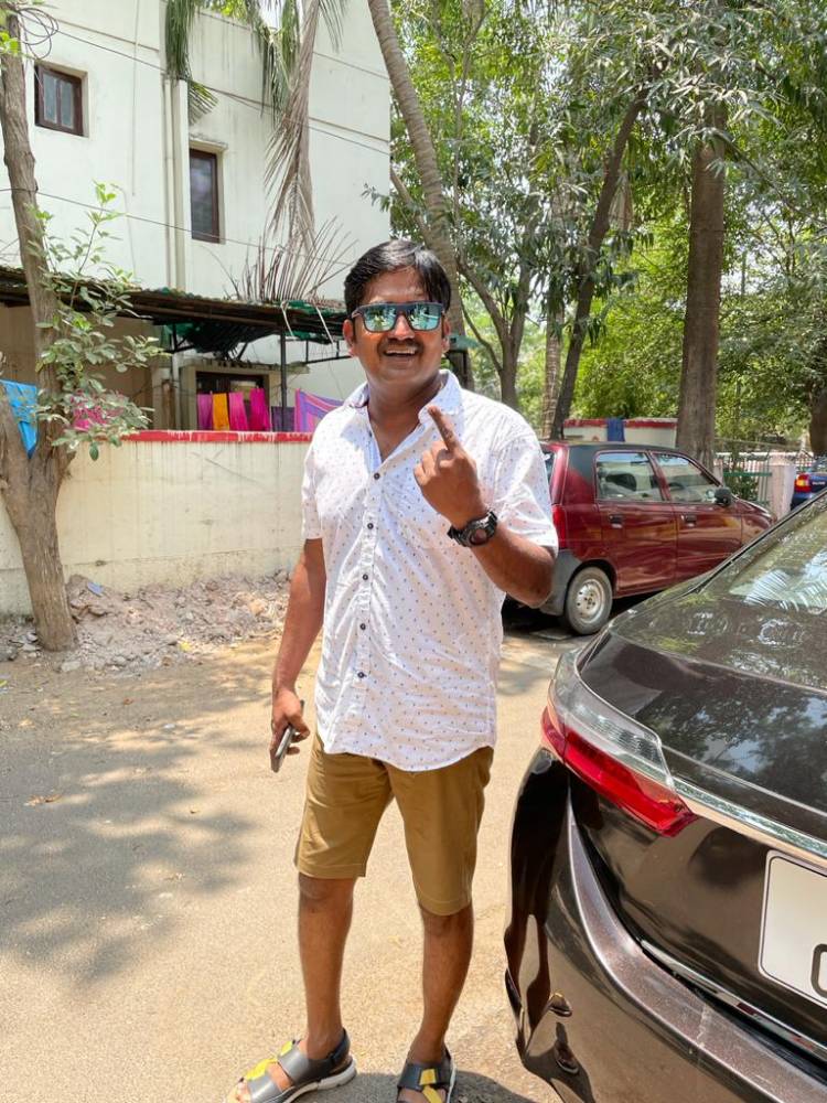 Actor Karunakaran cast his vote