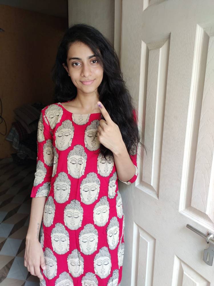 Actress Abitha Venkat cast Her Vote