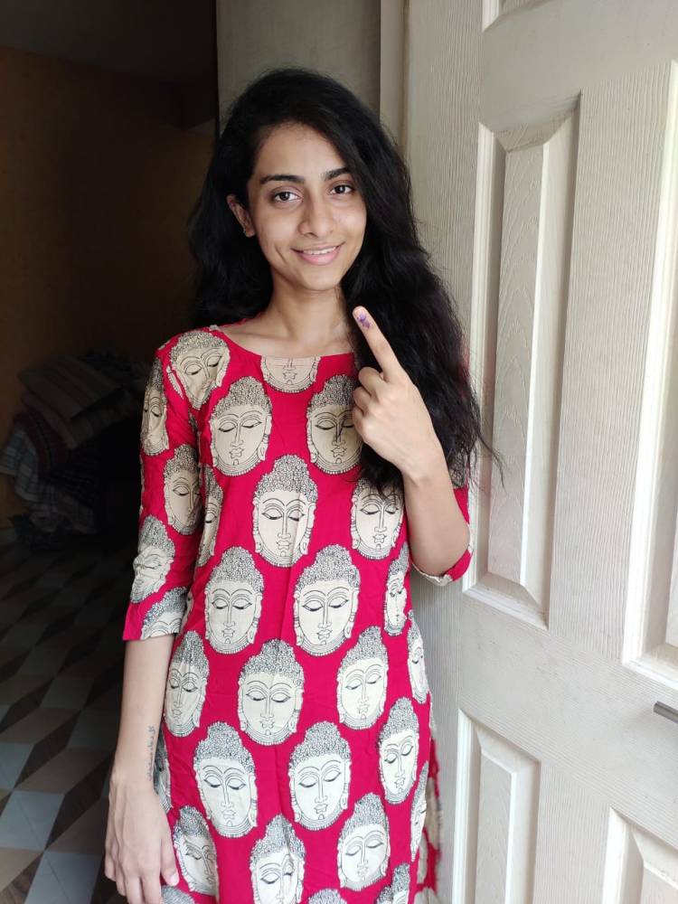 Actress Abitha Venkat cast Her Vote