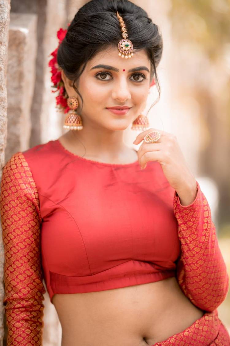 Gabriella looks elegant in her new photoshoot