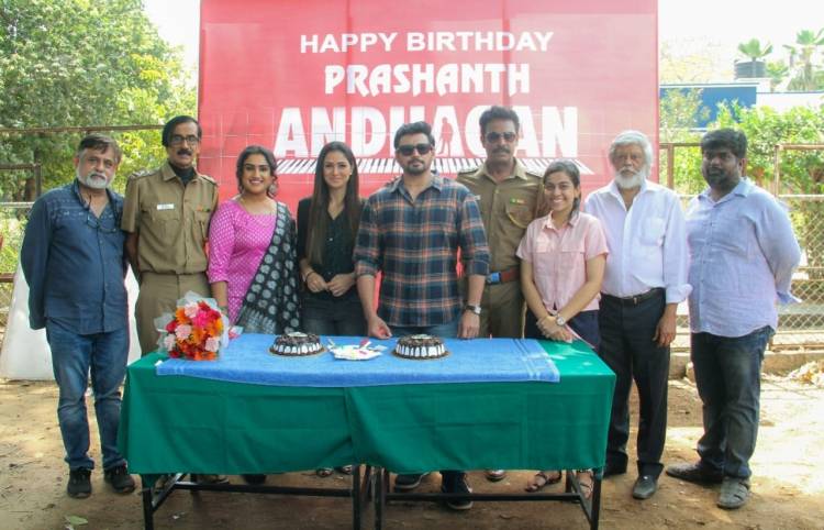 @actorprashanth and @SimranbaggaOffc celebrated their birthdays on the set of #Andhagan.