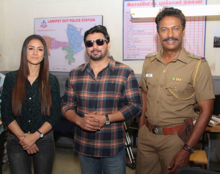 @actorprashanth and @SimranbaggaOffc celebrated their birthdays on the set of #Andhagan.