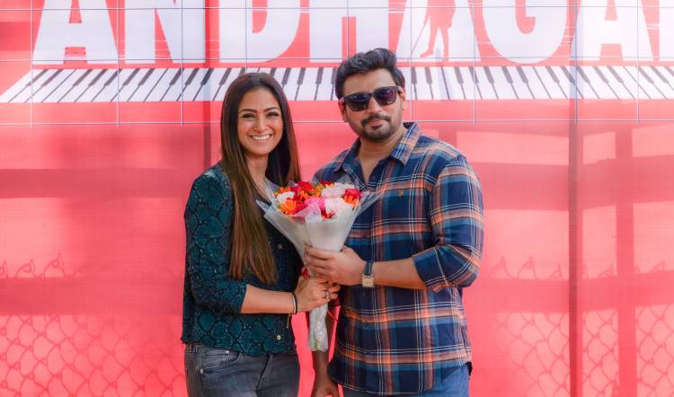 @actorprashanth and @SimranbaggaOffc celebrated their birthdays on the set of #Andhagan.