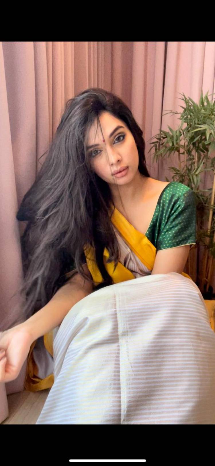 An Beauty Miracle @TanyaHope_offl Steals The Audience Show With Her Beauty In Saree  #TanyaHope