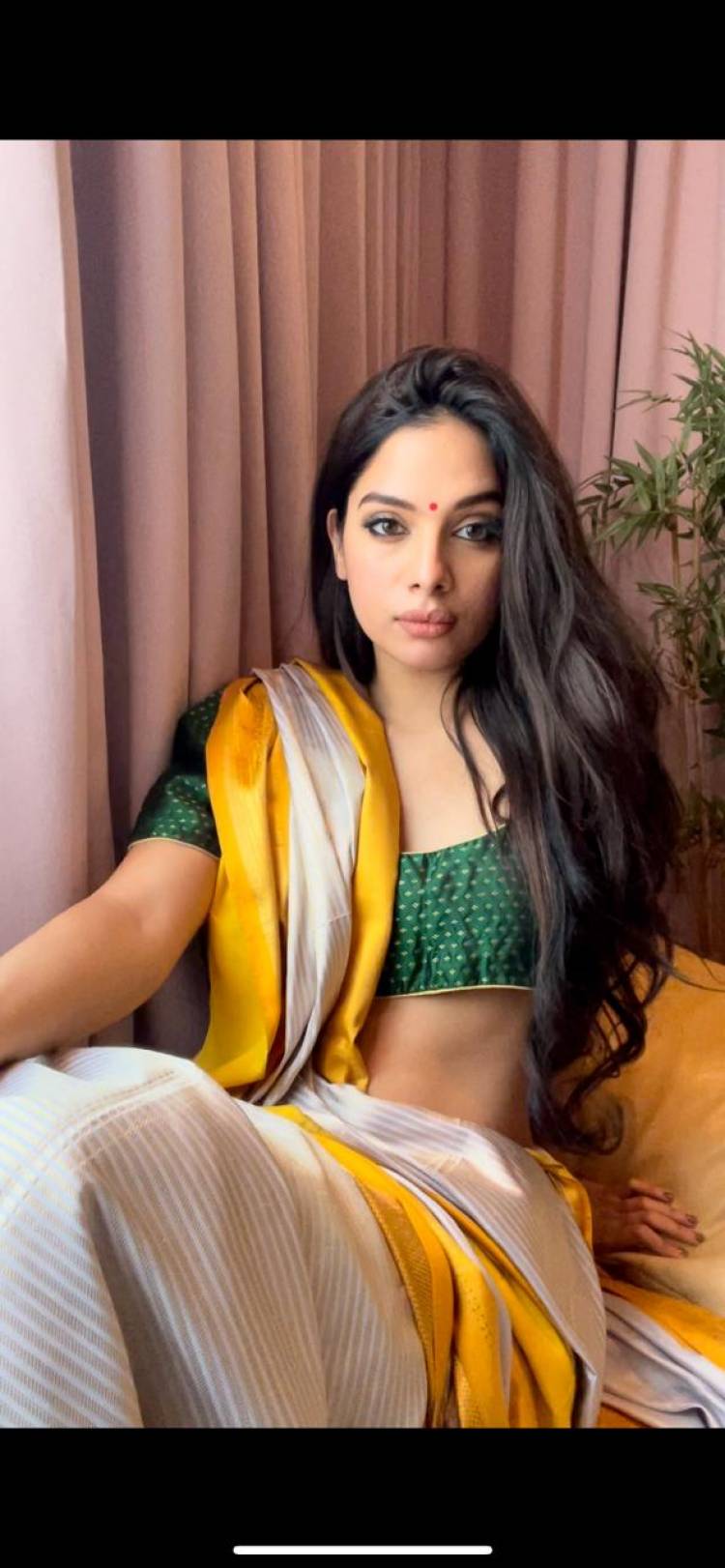 An Beauty Miracle @TanyaHope_offl Steals The Audience Show With Her Beauty In Saree  #TanyaHope
