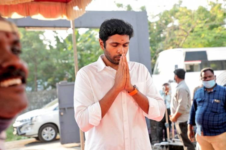 Staring @iamVikramPrabhu's #PagaiyeKathiru Movie Kick-Started With Pooja !