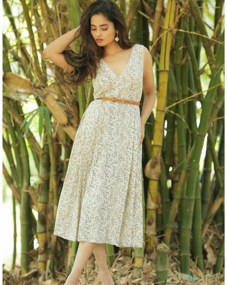 Upcoming Actress #TejuAshwini looks as fresh as a daisy in the latest photoshoot stills