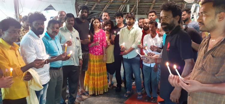 'சின்ன கலைவாணர்' விவேக் மறைவிற்கு அஞ்சலி செலுத்திய 'கும்பாரி' படக்குழுவினர்..