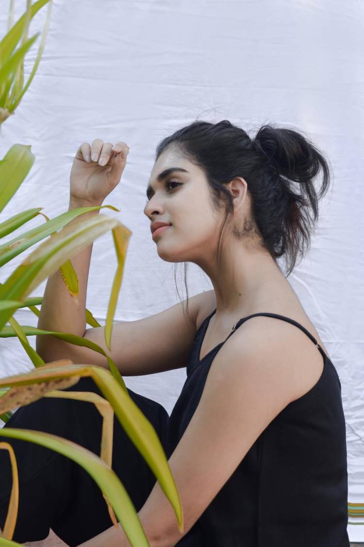 Actress #MeenakshiGovindan ‘s looks in the black attire are too good to miss.