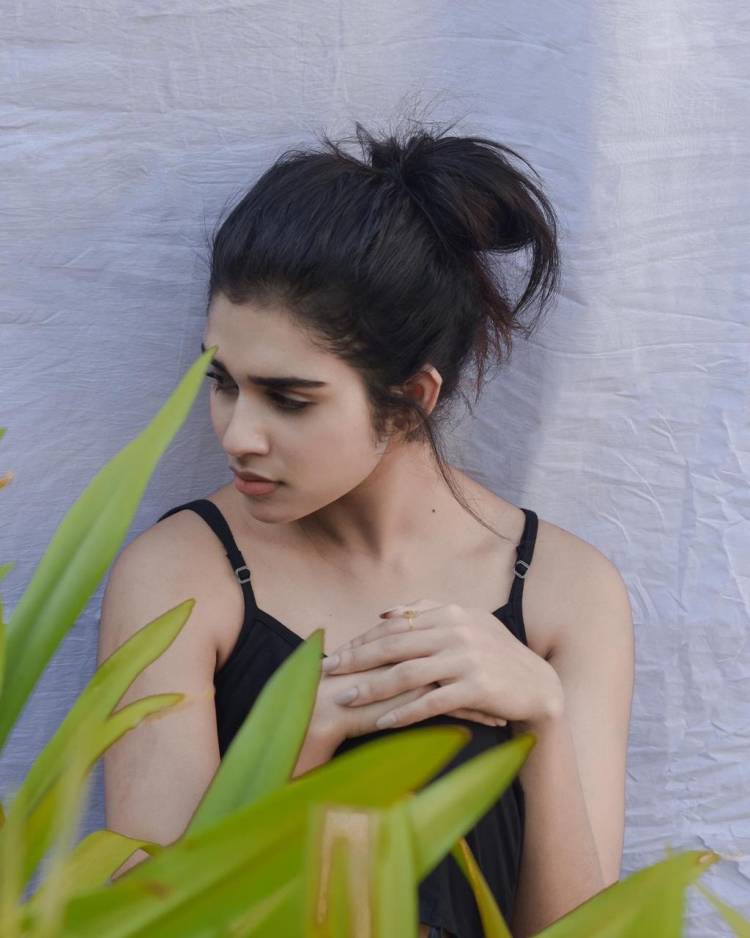 Actress #MeenakshiGovindan ‘s looks in the black attire are too good to miss.