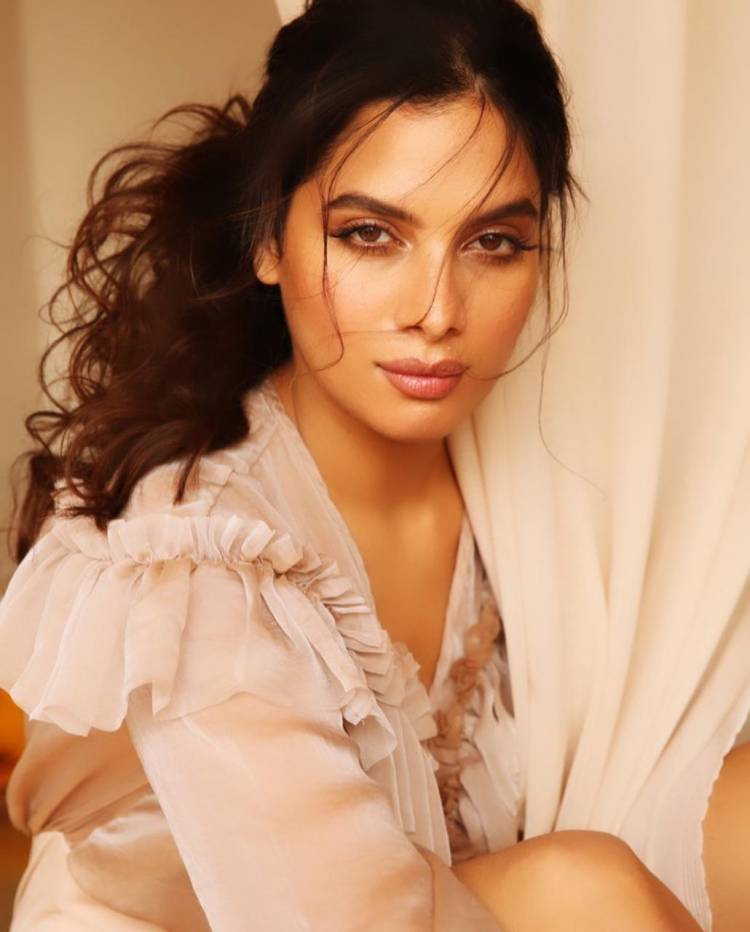 Check out the Scintillating Stills of Gorgeous Actress #TanyaHope from her recent photoshoot