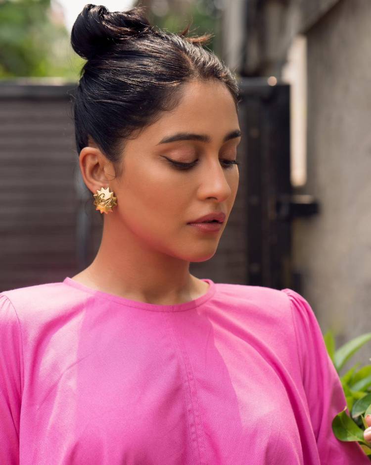 Sizzling  Regina Cassandra  in her recent photoshoot