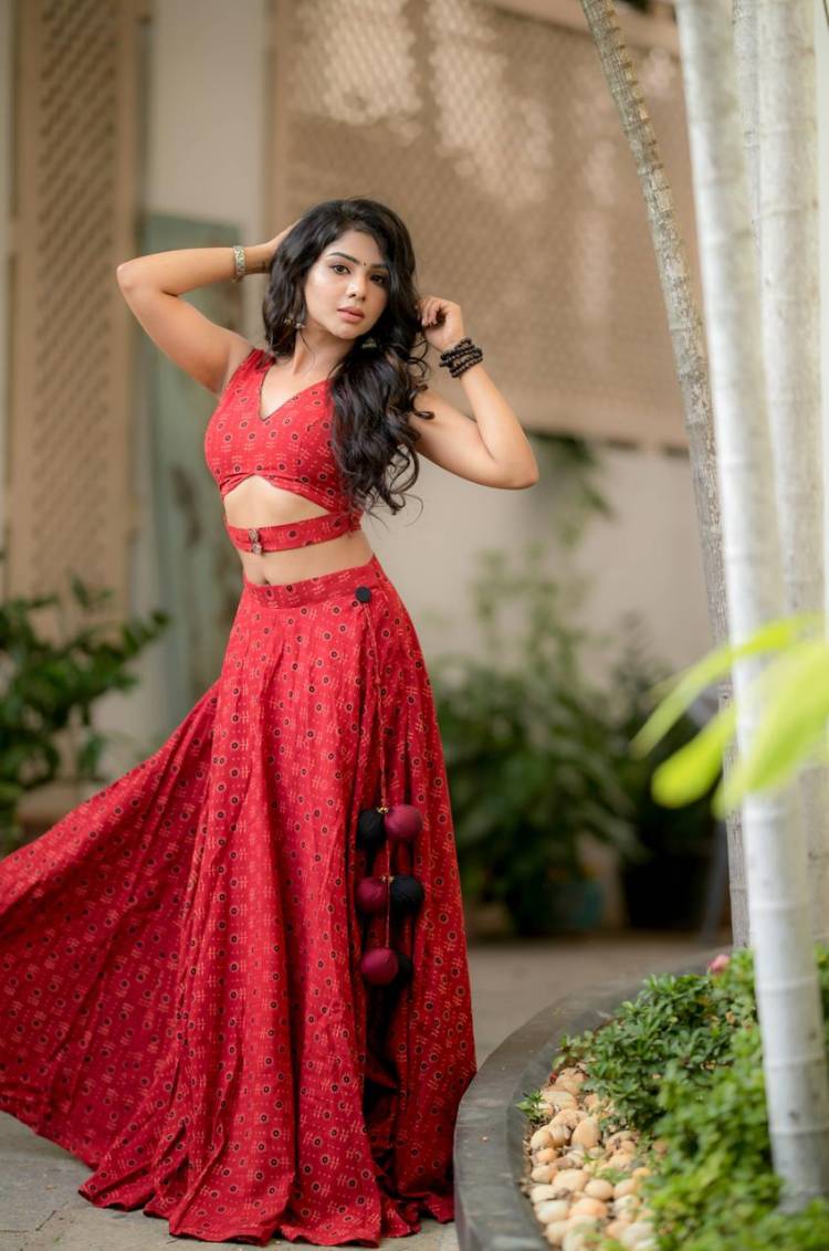 The Energetic #ScintillatingSimpleStar  @itspavitralaksh  @pavithralakshmioffl  In a Magnifying look