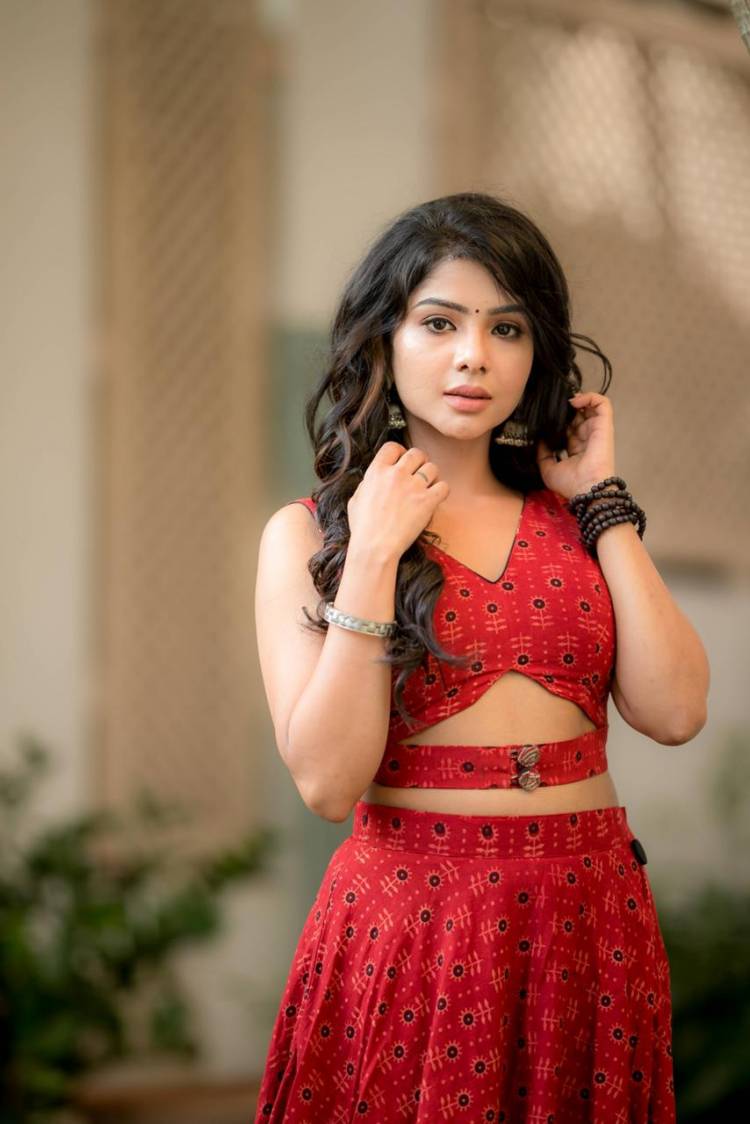 The Energetic #ScintillatingSimpleStar  @itspavitralaksh  @pavithralakshmioffl  In a Magnifying look