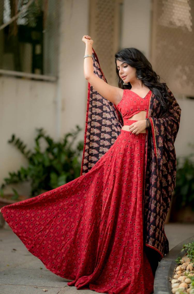 The Energetic #ScintillatingSimpleStar  @itspavitralaksh  @pavithralakshmioffl  In a Magnifying look