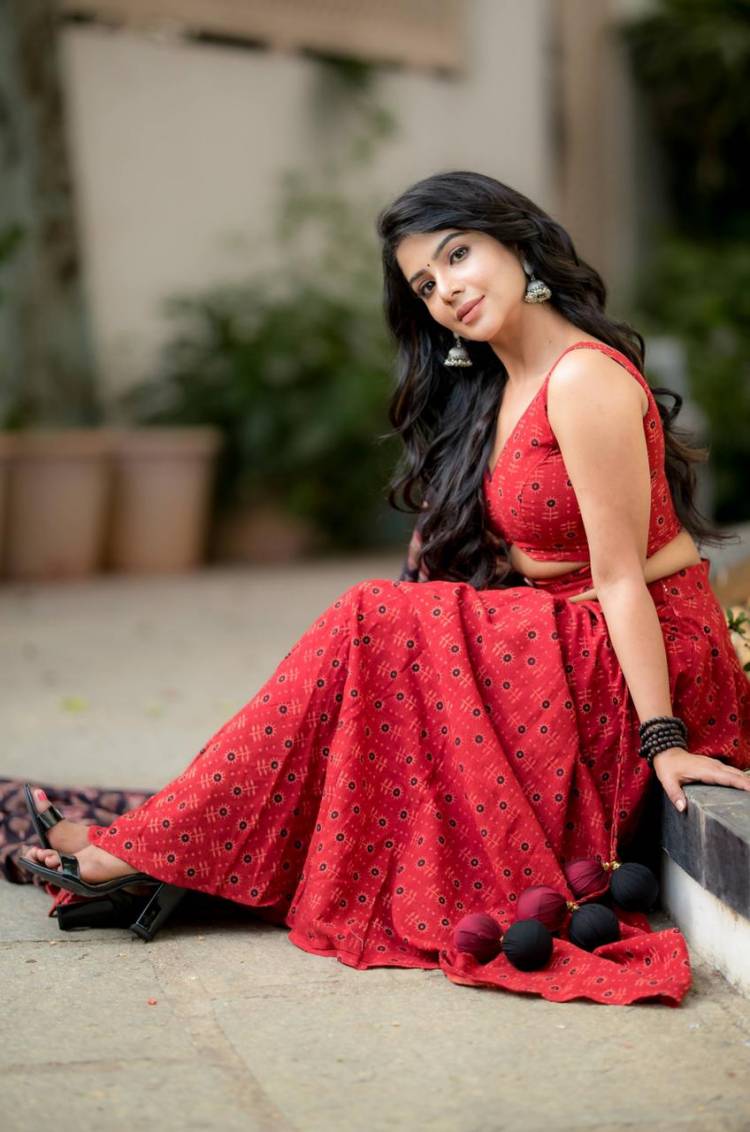 The Energetic #ScintillatingSimpleStar  @itspavitralaksh  @pavithralakshmioffl  In a Magnifying look