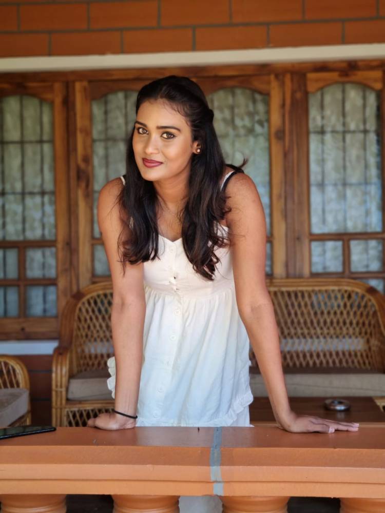 Actress #Poornimaravi  dazzles in white outfit & Check out her latest photoshoot stills