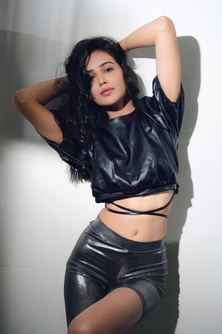 #Sarkar Actress @SimranG18401460 's Recent Photoshoot images...