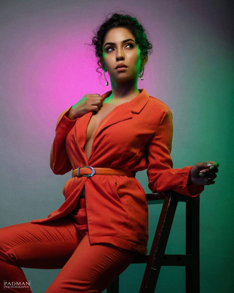 Extravagant photoshoot pictures of Actress @dolly_aish_babieee