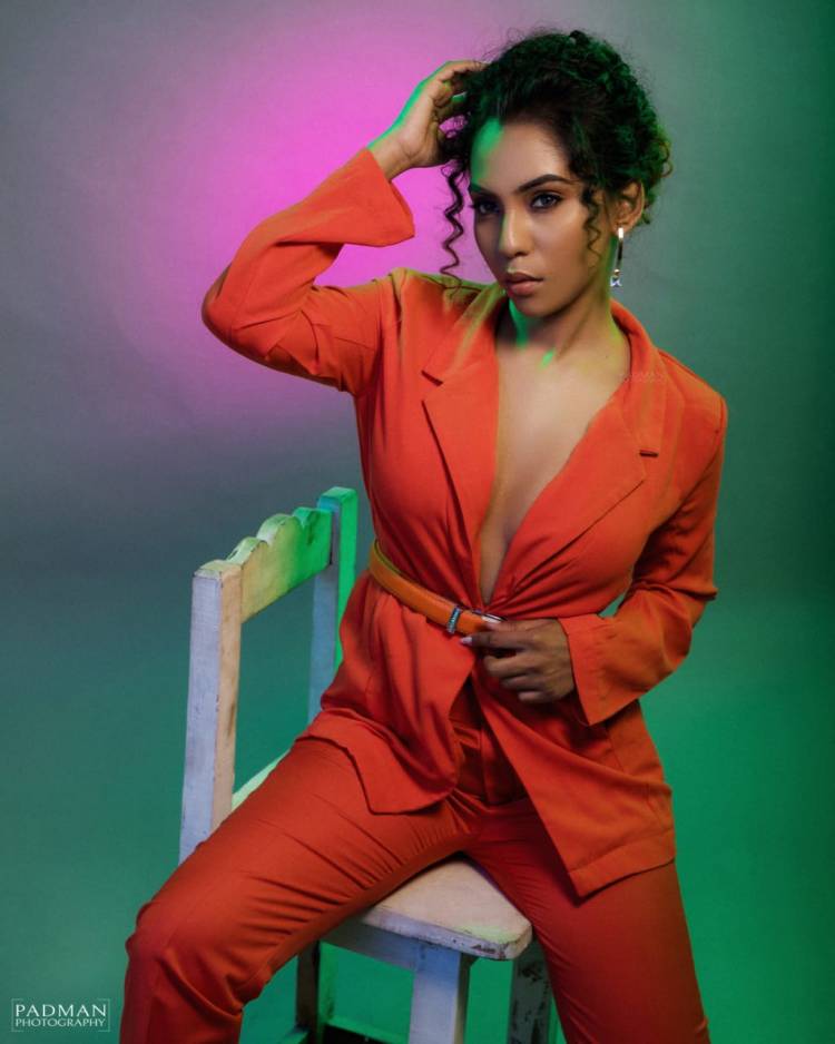 Extravagant photoshoot pictures of Actress @dolly_aish_babieee
