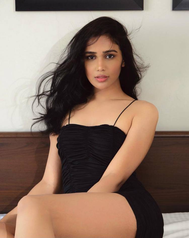 Cuteness overloaded pictures of  #Sarkar Pretty Actress #SimranGupta