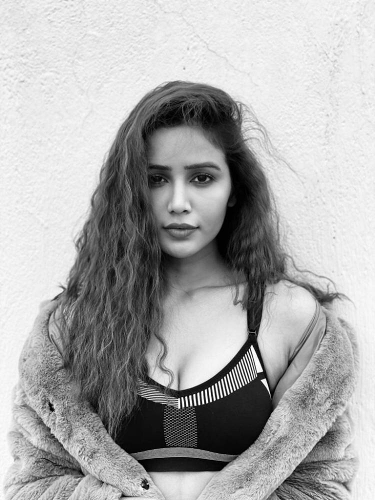 Cuteness overloaded pictures of  #Sarkar Pretty Actress #SimranGupta