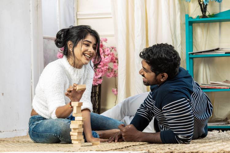 யூடியூப்பில் வெளியானது 'ஏனென்றால் காதல் என்பேன்' குறும்படம்