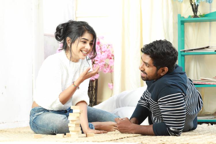 யூடியூப்பில் வெளியானது 'ஏனென்றால் காதல் என்பேன்' குறும்படம்