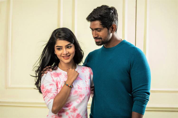 யூடியூப்பில் வெளியானது 'ஏனென்றால் காதல் என்பேன்' குறும்படம்