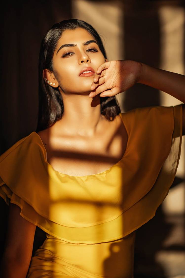 Actress #UpasanaRC shine as bright as subshine in the beautiful yellow outfit... 
