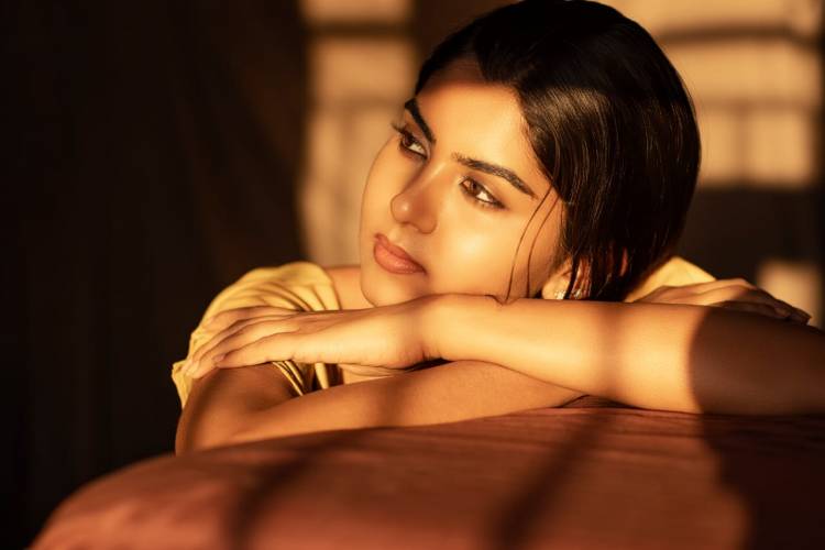 Actress #UpasanaRC shine as bright as subshine in the beautiful yellow outfit... 