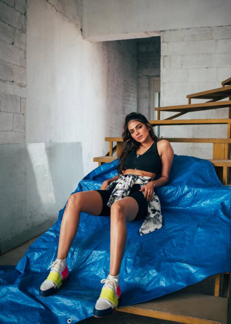 Recent Trendy Photoshoot Pics Actress @MalavikaM_