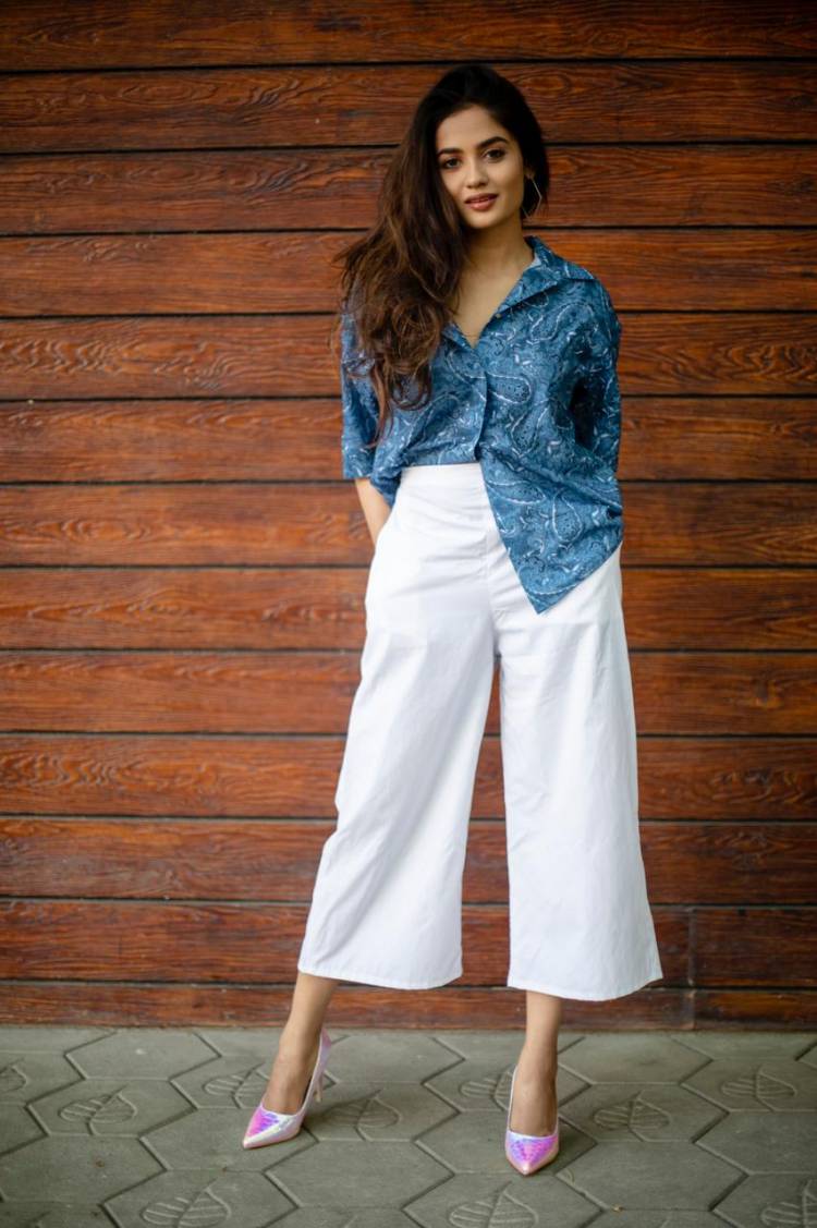 Fashionista! Actress @TejuAshwini9 New Photoshoot Pics