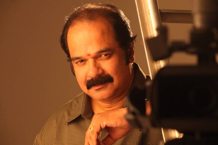 இயக்குநர் சுரேஷ் கிருஷ்ணா தயாரித்திருக்கும் வெப் சீரீஸ் ' இன் த நேம் ஆப் காட்'
