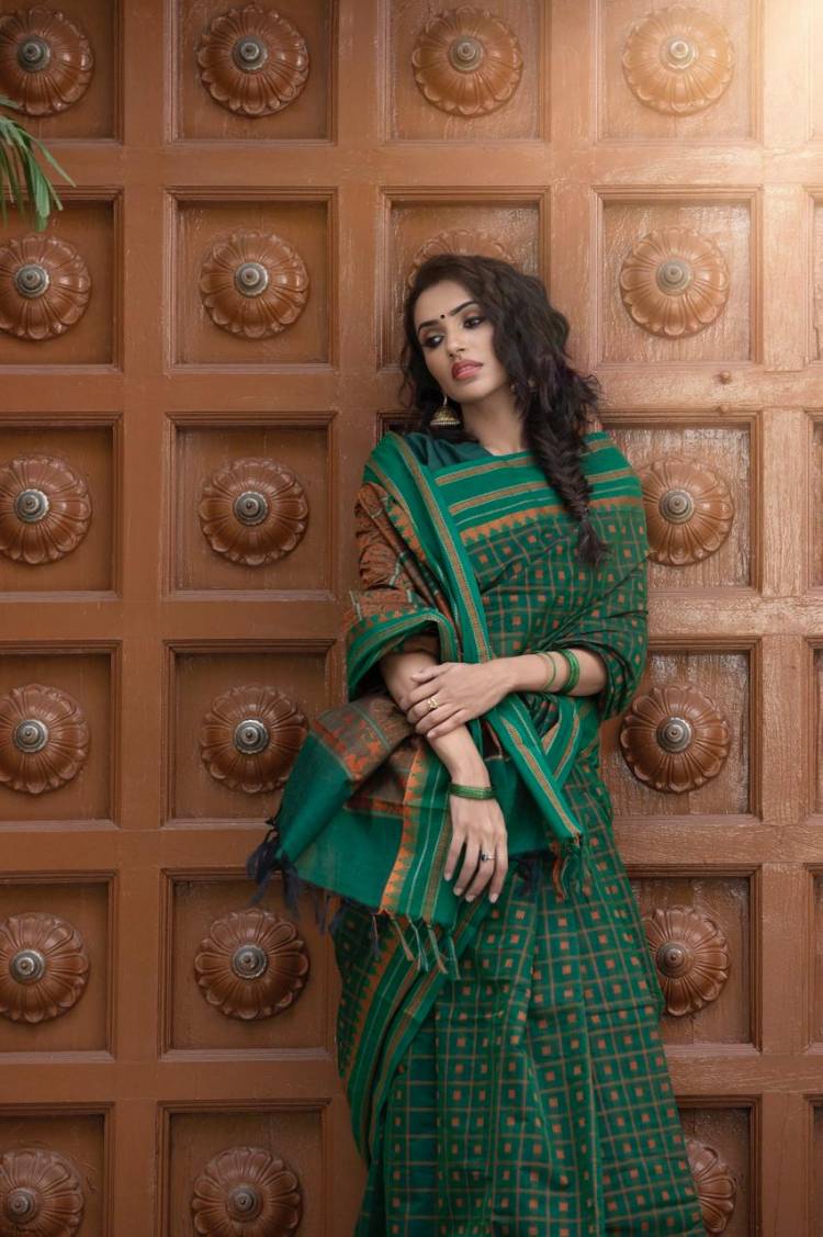 Take A Look at These Cool Looks of  Alluring Beauty #AksharaGowda in This Traditional Saree!