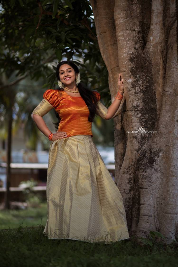 Actress Sushma Prakash looks ravishing as ever in traditional outfit.