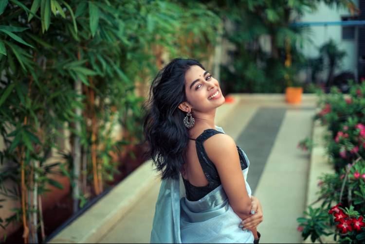 Actress #SaiPriyankaRuth looks resplendent as she rocks in the saree look