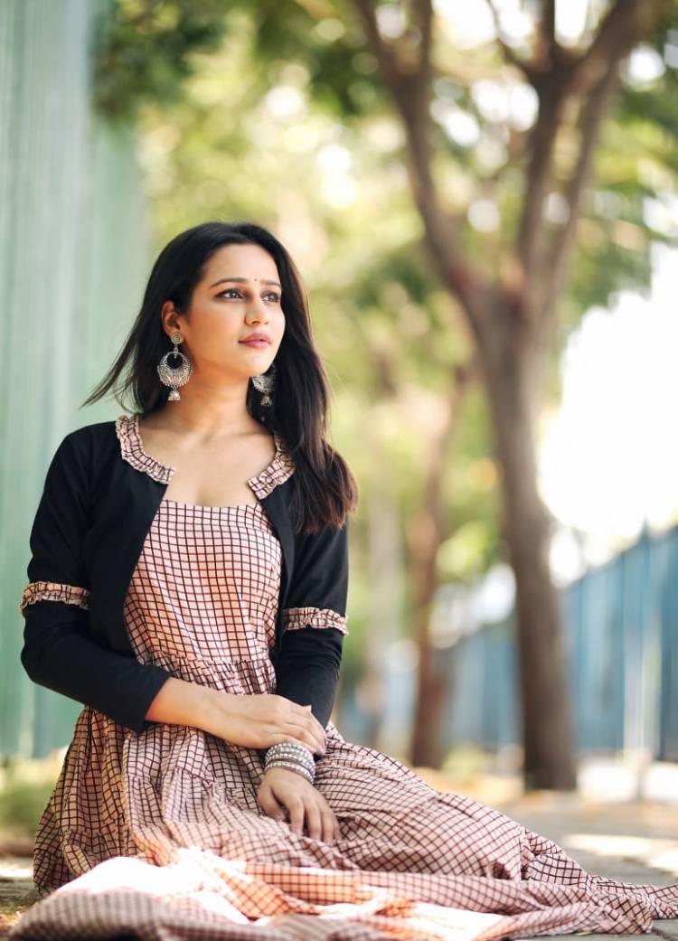 Model and Actress #simrangupta looks stunning in her latest photoshoot stills