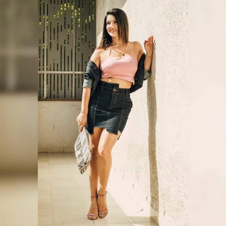 Sunny Leone Feels like Summer