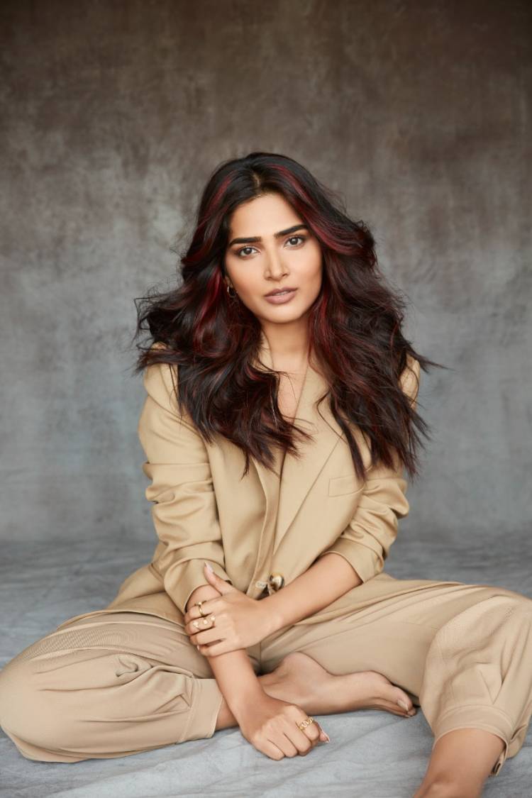 Actress #Anagha looks super cool in these lovely pics in which she sports a casual look!