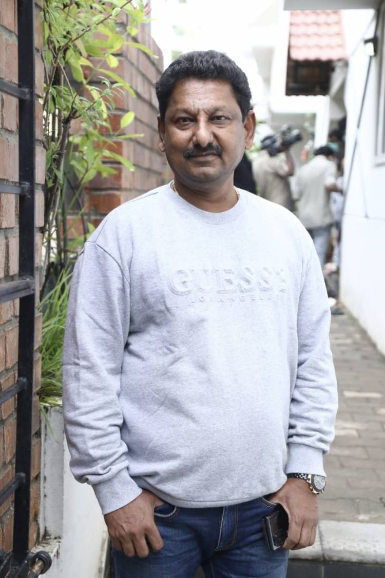 Trident Arts R ரவீந்திரன் தயாரிப்பில்  அஷ்வின்குமார் லக்ஷ்மிகாந்த்  நாயகனாக நடிக்கும்   "என்ன சொல்ல போகிறாய்” படத்தின் பூஜை  இன்று கோலகலமாக நடைபெற்றது !