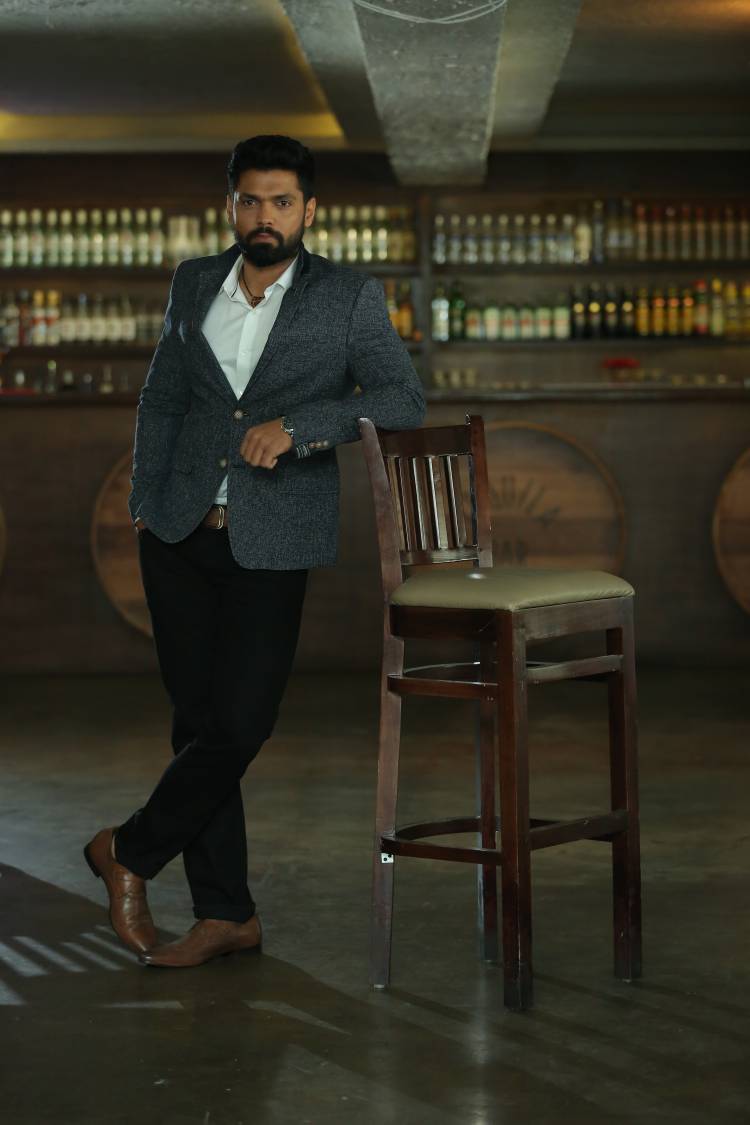 ரக்‌ஷித் ஷெட்டி நடித்து இயக்கும் 'ரிச்சர்ட் அந்தோணி': ஹொம்பாலே ஃபிலிம்ஸ் விஜய் கிரகந்தூர் தயாரிக்கிறார்