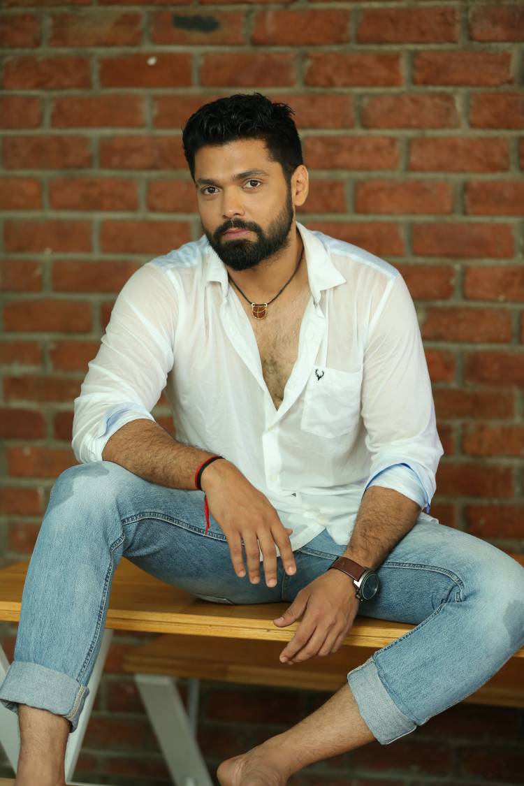 ரக்‌ஷித் ஷெட்டி நடித்து இயக்கும் 'ரிச்சர்ட் அந்தோணி': ஹொம்பாலே ஃபிலிம்ஸ் விஜய் கிரகந்தூர் தயாரிக்கிறார்