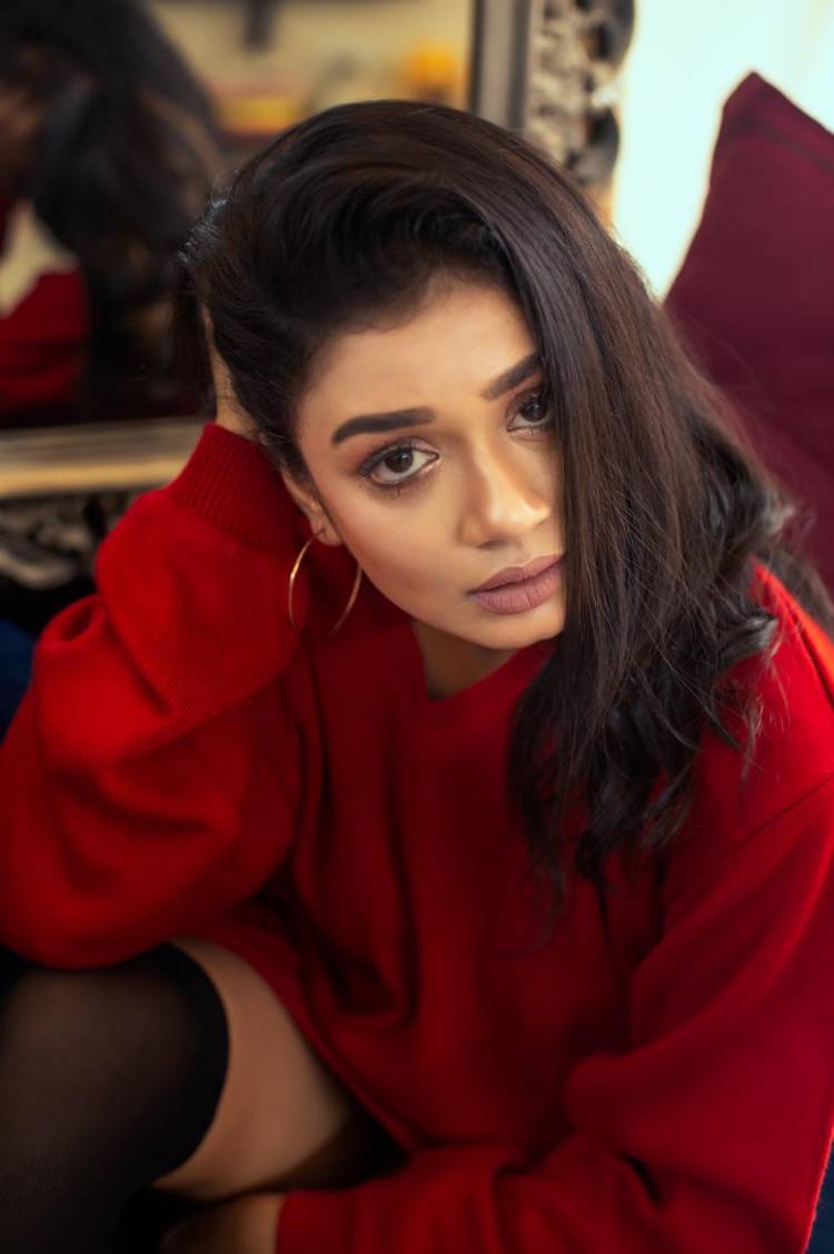 Actress #Swayam looks ravishing in red Here are some pictures from her latest photoshoot