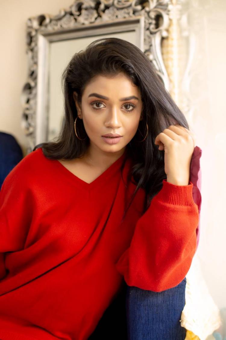 Actress #Swayam looks ravishing in red Here are some pictures from her latest photoshoot